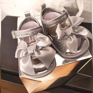 Badgley mischka silver glitter bow sandals